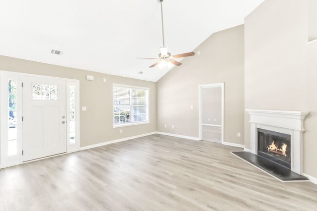 Foto del edificio - 4865 Brookwood Pl