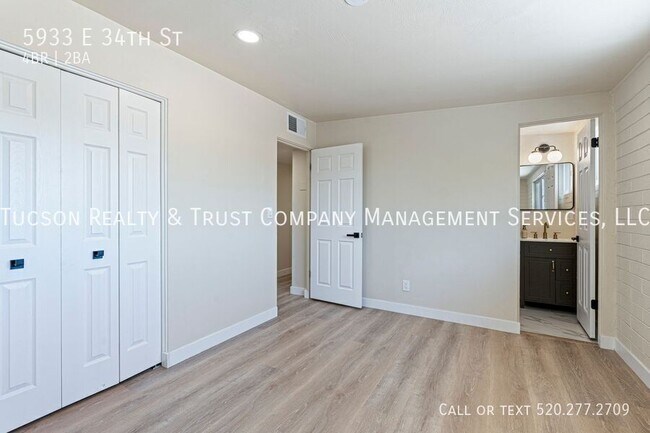 Building Photo - 5933 E 34th St