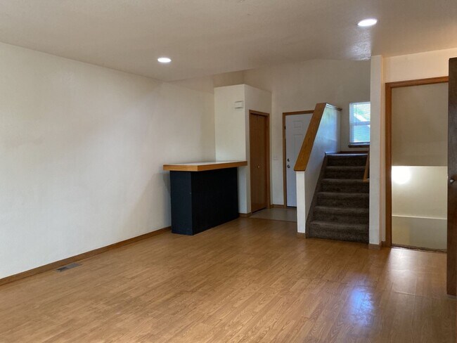Foto del edificio - STUDENTS WELCOME! Single-Family Home Walking Distance to CSU!