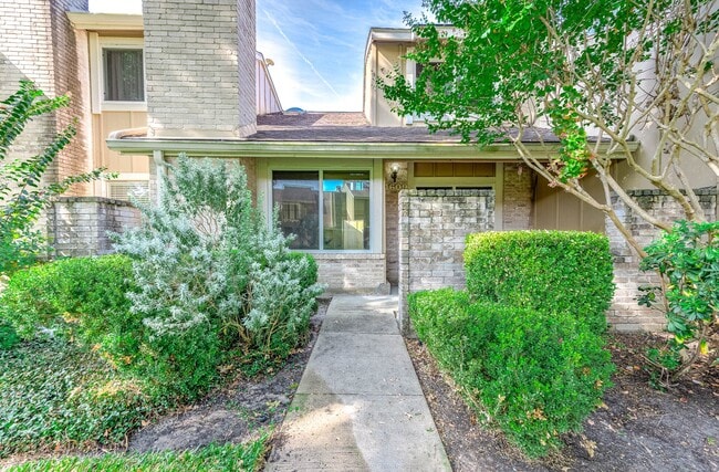 Building Photo - 11609 Village Pl Dr