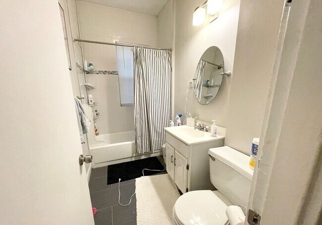 Building Photo - 8 Wave Ave