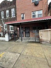 Building Photo - 697 Sheffield Ave