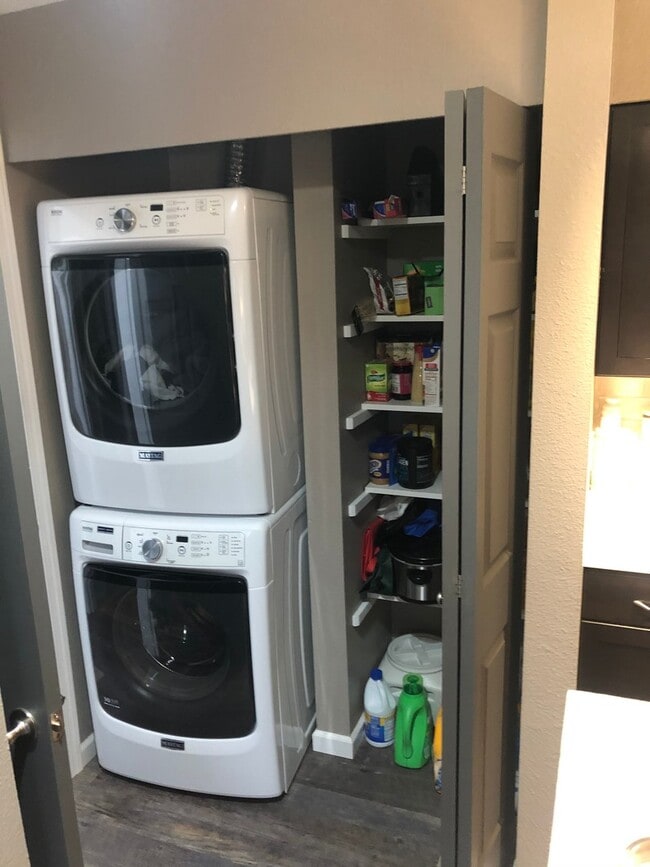 Photo - Gorgeous 1 bed, 1 bath, 1 car garage in Ea... Apartment