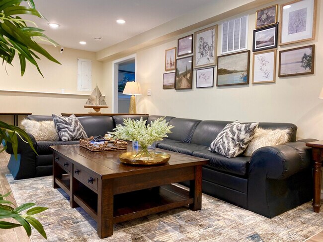 Building Photo - 36 Jamestown Dr