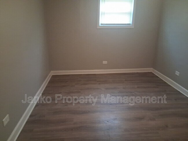 Foto del edificio - 392 W Hickory St