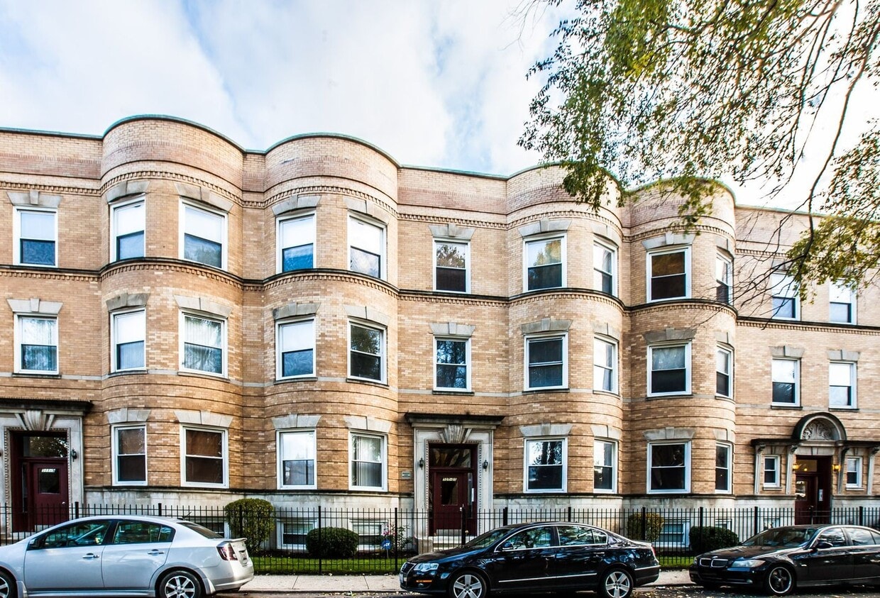 Primary Photo - Spacious 2-Bed/2-Bath Condo with Private P...