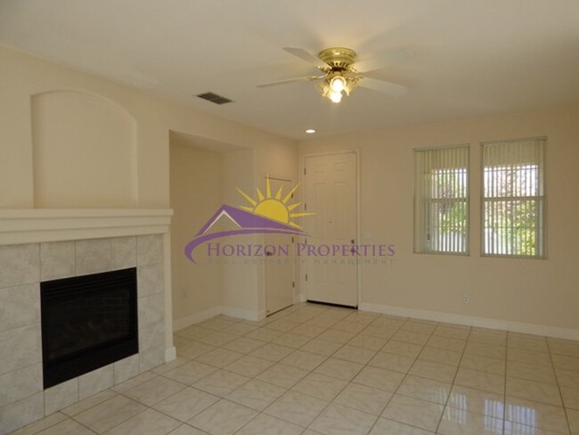 Building Photo - 3 Bed 2 Bath 1,160 sqft West Sacramento Home
