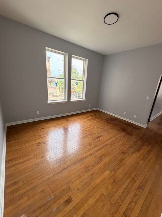Foto del edificio - 1555 S Millard Ave