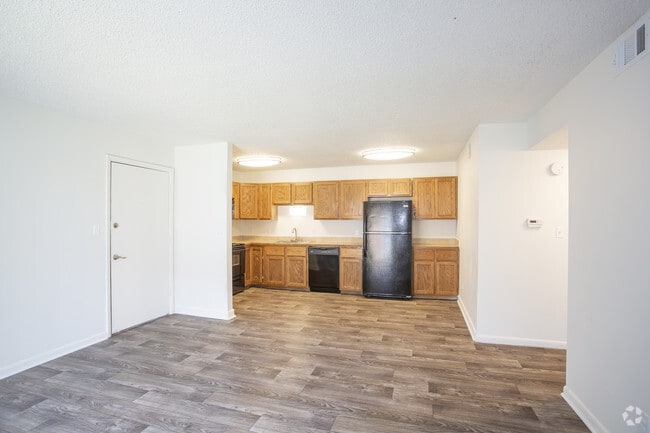 Building Photo - Skyline Apartments