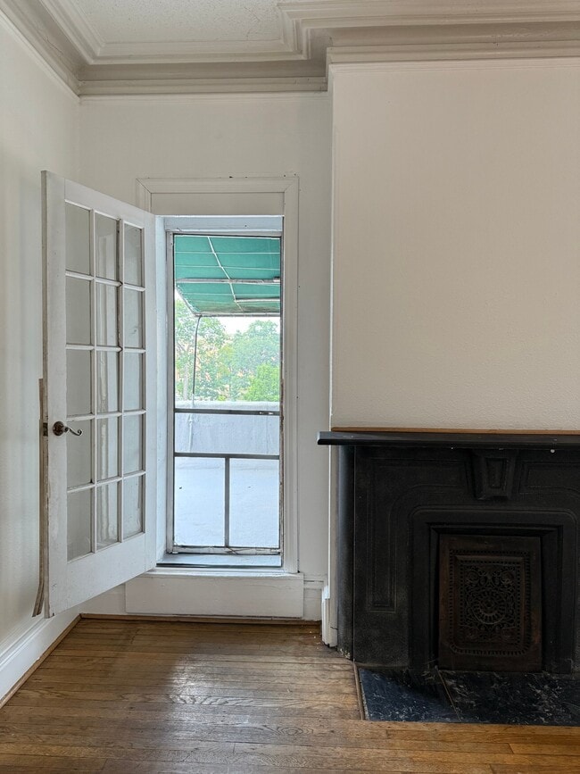 Building Photo - 346 S Rose St