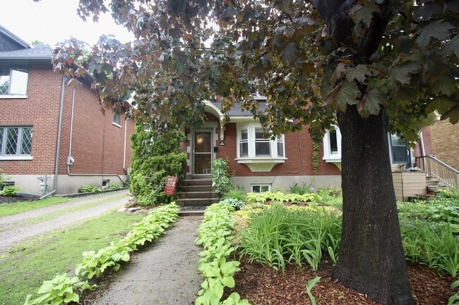 Building Photo - 390 Holland Ave