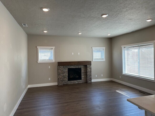 Foto del edificio - Newer 3 bedroom 2.5 bathroom house in Eugene!