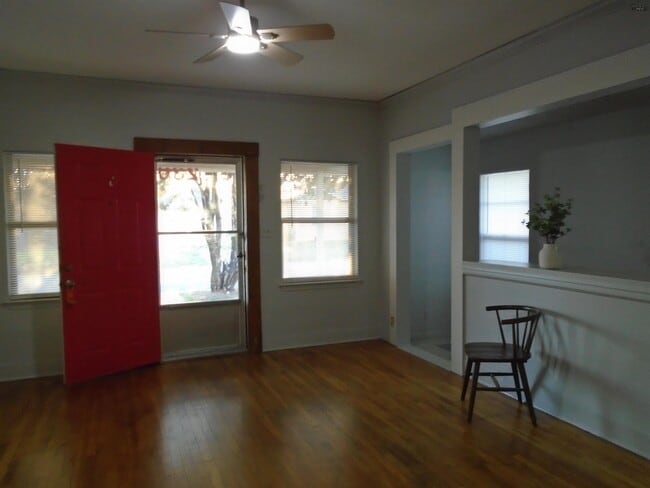 Building Photo - 2306 Garfield St