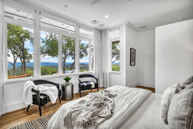 Foto del edificio - 8115 Two Coves Dr