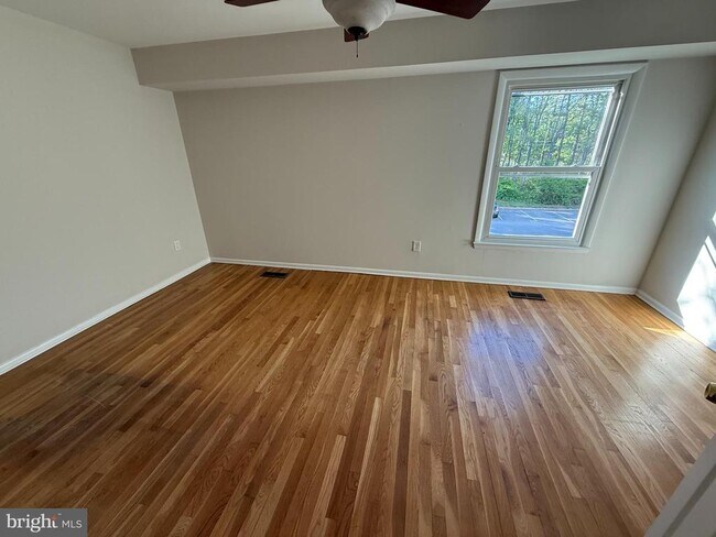 Foto del edificio - 9258 Canterbury Riding