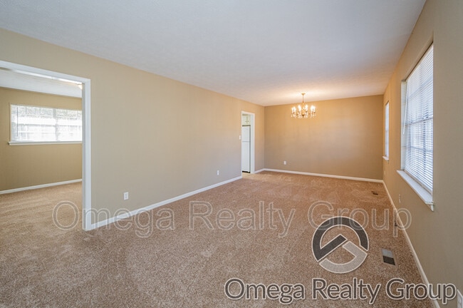 Building Photo - 504 Roselle Ln