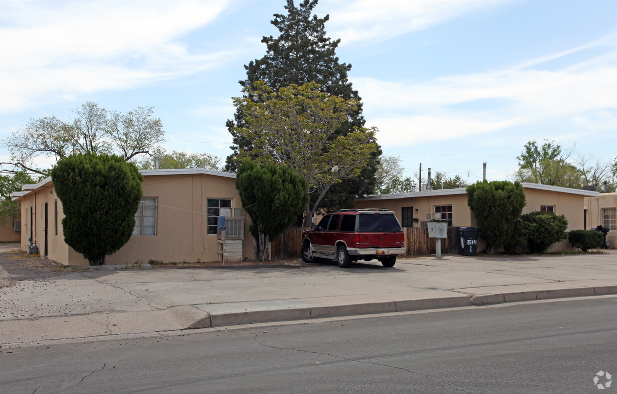 Building Photo - 508-514 Alvarado Dr SE