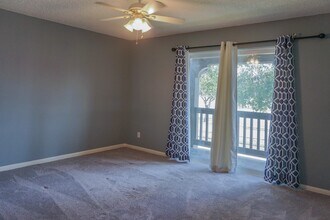 Building Photo - 10526 Hammerly Blvd