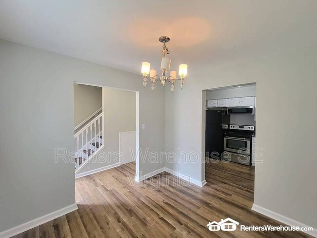 Building Photo - 6920 Bonnot Dr
