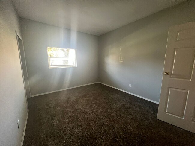 Foto del edificio - 2 Bedroom, 1 Bath Home In Columbus!