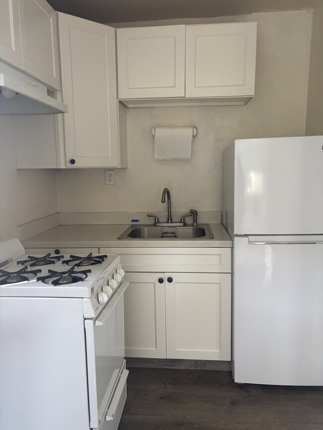 Foto del edificio - 715 E Roseburg Ave