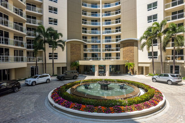 Entrada del edificio - Moraya Bay