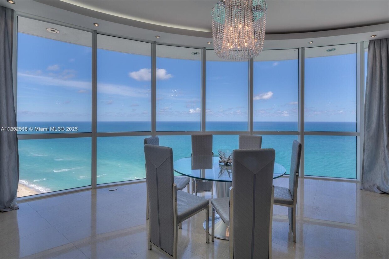 Foto principal - 18101 Collins Ave