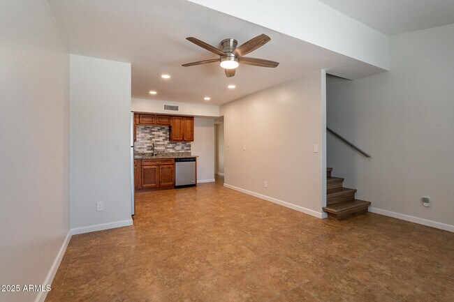 Building Photo - 6206 E Glencove St
