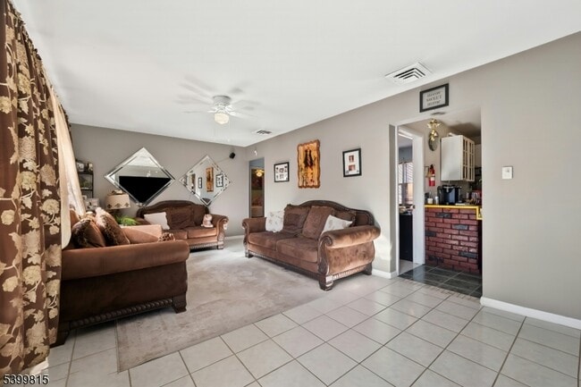 Foto del edificio - 34 Ward Ave