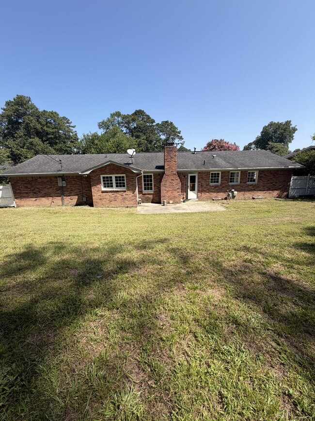 Building Photo - 3208 Downes Grove Rd