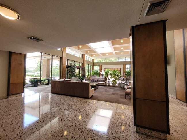 Foto del edificio - 3709 S George Mason Dr