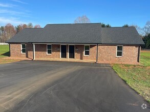 Building Photo - 4013 Eugene Dr