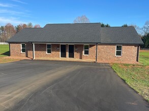 Building Photo - 4013 Eugene Dr