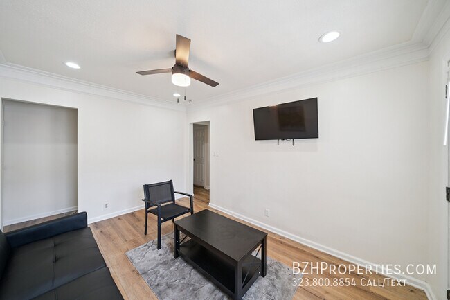 Foto del edificio - 1163 W 38th St