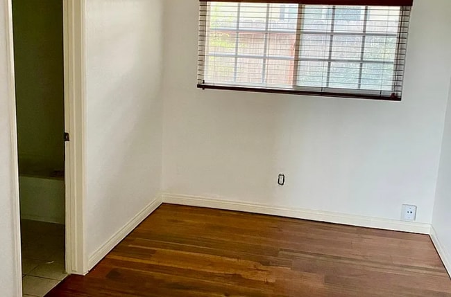 Foto del edificio - 8319 Prospect Ave