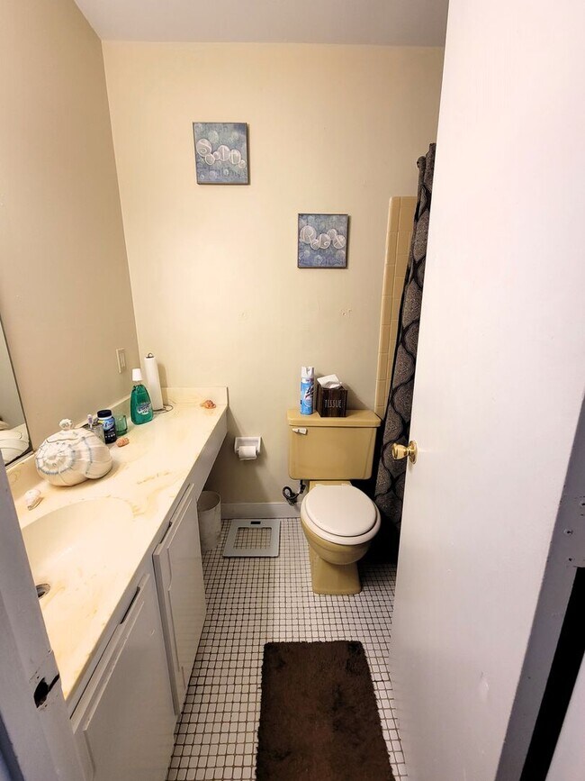 Building Photo - 800 Roehampton Ct