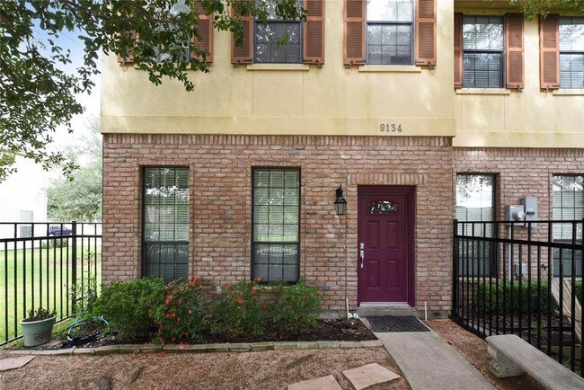 Building Photo - 9134 Lakes at 610 Dr