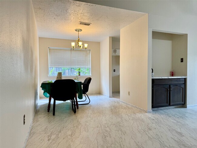 Foto del edificio - 2802 Valley Forest Dr