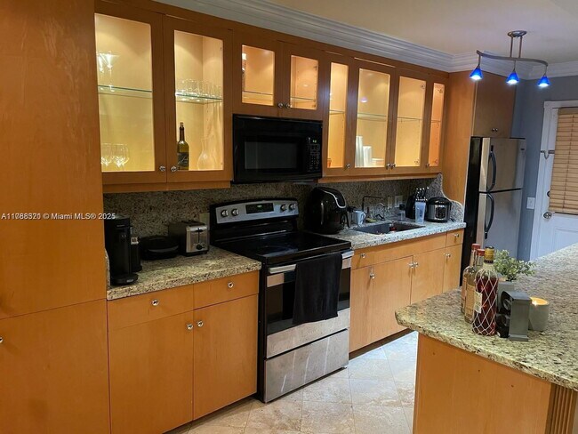 Foto del edificio - 7904 West Dr