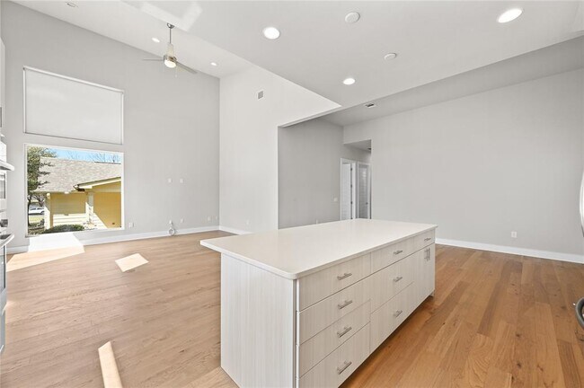 Building Photo - 6333 Florencia Ln