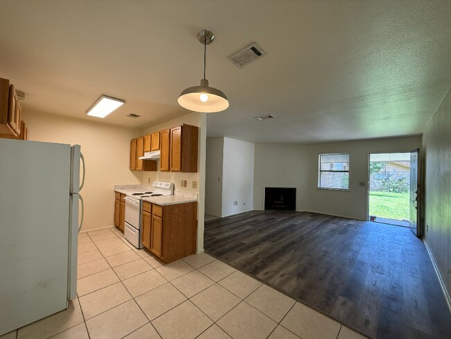 Foto del edificio - 225 Bluebird Ln