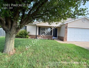 Building Photo - 1001 Pinecrest St