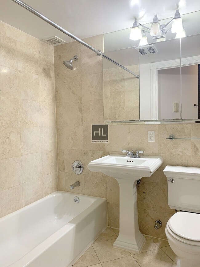 Foto del edificio - East 1st Street