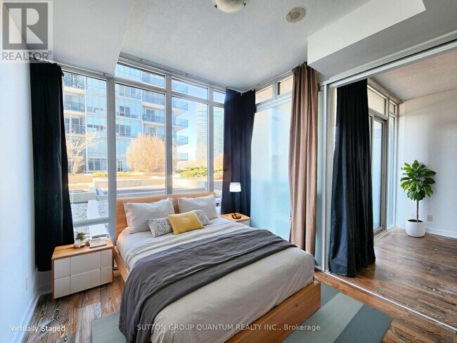 Photo du bâtiment - 90 Park Lawn Rd