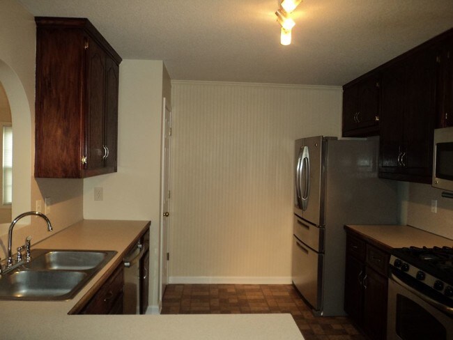 Building Photo - 219 Taylors Farm Dr