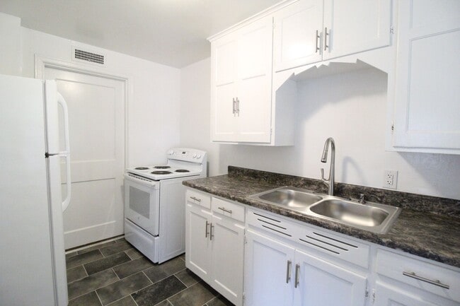 Foto del edificio - 1 Bedroom 1 Bath Duplex in Navy Hill Area in Olathe