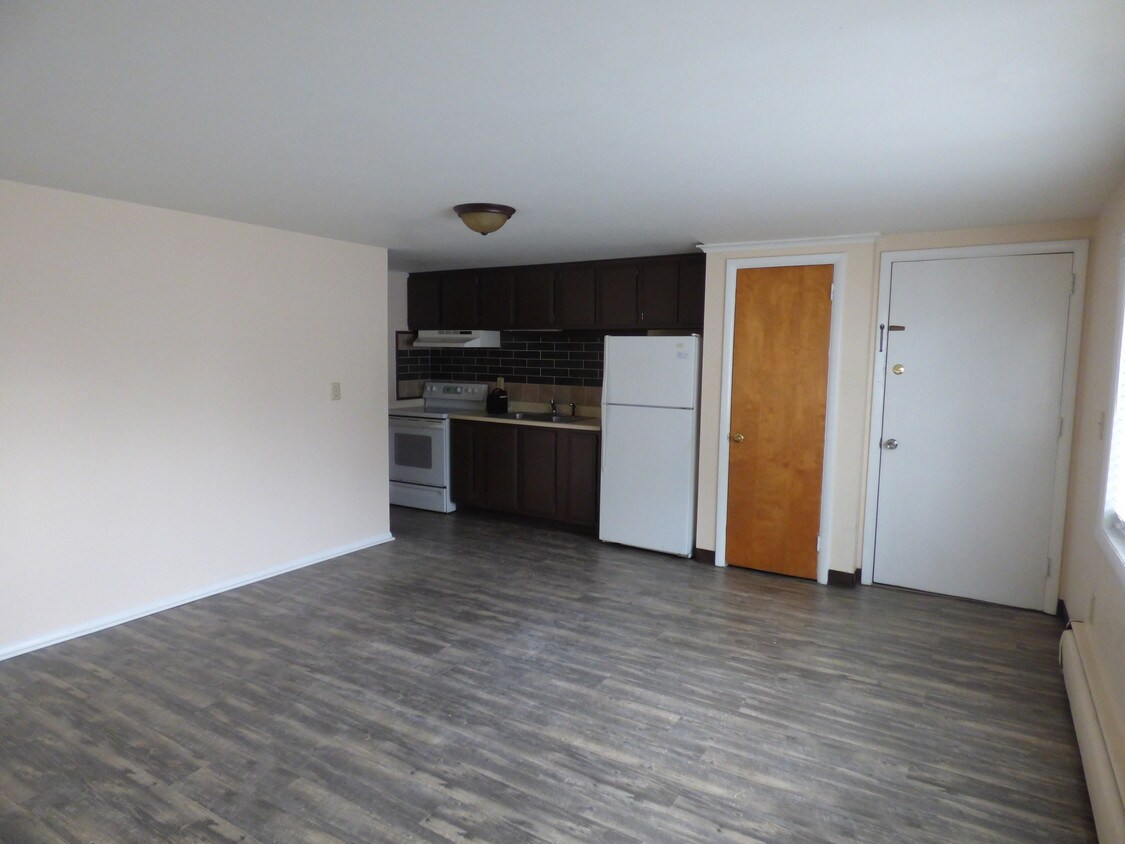 Living area - 1501 Burnet Ave