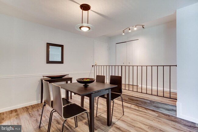 Foto del edificio - 15607 Dorset Rd