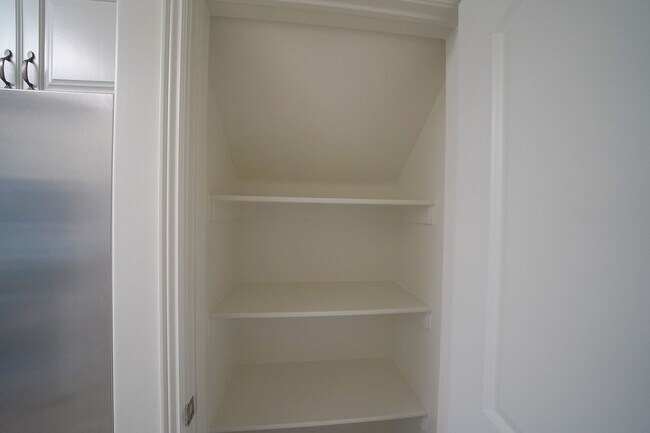 Foto del edificio - Remodeled 3 Bed / 2.5 Bath Townhome in Great Location