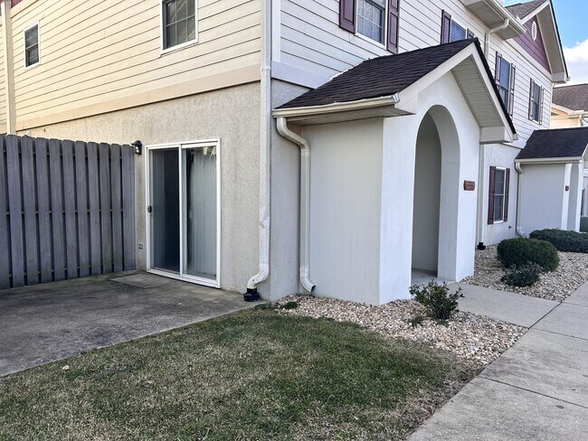 Building Photo - 23 Rosewood Ct